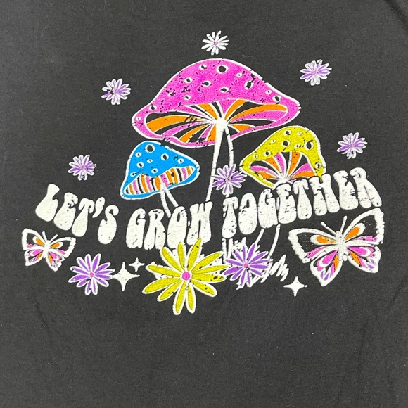 Magical Mushroom Vibes T-Shirt Size 2X - Picture 4 of 5
